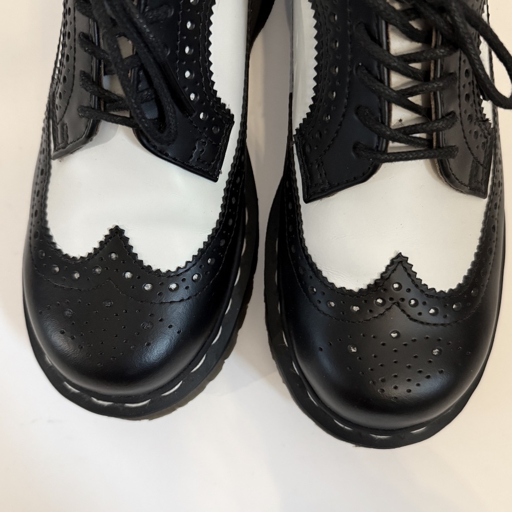 Dr. Martens 3989 Bex Smooth Leather Brogue Shoes Black and White Wingtip Shoes - Picture 8 of 12
